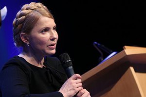 Тимошенко "немного не поддерживает" новую власть