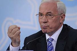 Азаров готов "головы поотрывать" прежней власти