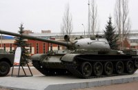 Через нестачу військової техніки окупанти використовують старі радянські танки, – розвідка Британії