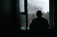 «До нас не приходять щасливі люди». Як учасники груп «Анонімних алкоголіків» досягають дна, щоб повернути собі життя
