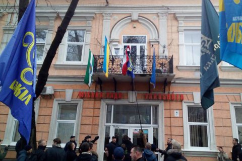 Полиция возбудила дело по инциденту с венгерским флагом в Берегово