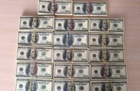Луценко сообщил о задержании подозреваемого в даче $30 тыс. взятки следователю ГПУ за возвращение 200 кг янтаря