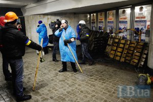 Из столичного метро уберут экраны с рекламой