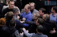 В ВР едва не побили "регионала" Грушевского, который предложил перенести заседание