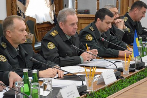 Муженко заявил об обстрелах в местах разведения сил в зоне АТО