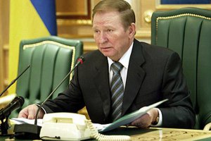 Кучма проводит встречу с главой МИДа Беларуси