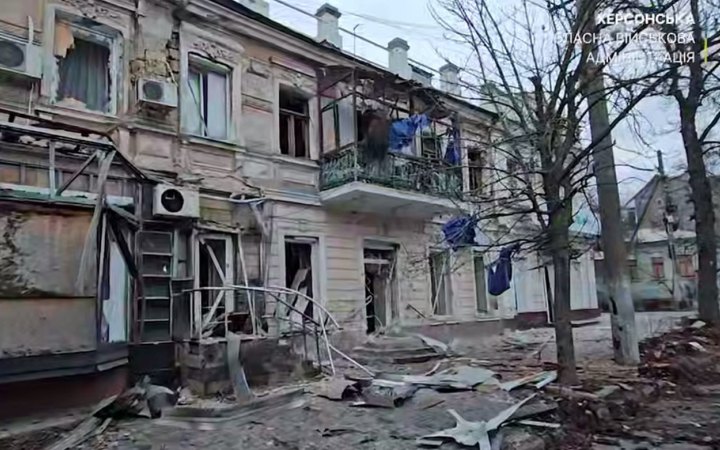 РФ атакувала центральну частину Херсона, є пошкодження