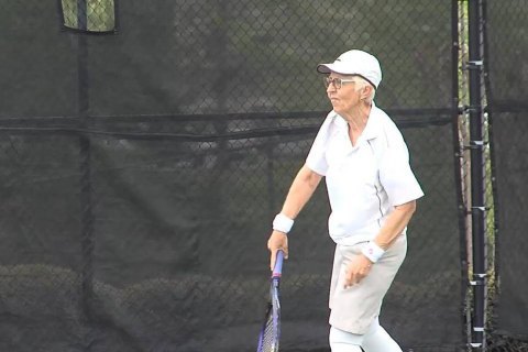 74-летняя теннисистка сыграла в профессиональном турнире ITF во Флориде