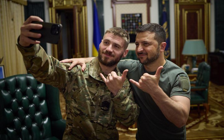 Зеленський зустрівся з головним майстер-сержантом 47-ї ОМБр “Маґура” Валерієм Маркусом 