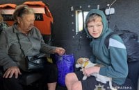 "Білі янголи" евакуювали з прикордоння Сумщини дві родини з дітьми та 71-річну жінку