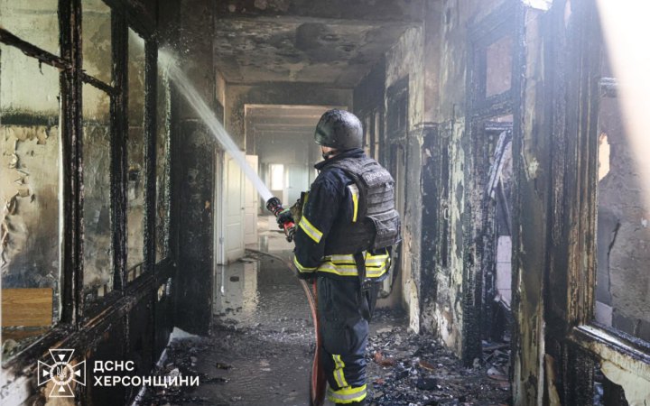 Російські війська атакували лікарню в Херсоні: постраждали медики