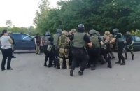 В Кировоградской области люди перекрыли дорогу из-за задержанных полицией ветеранов АТО