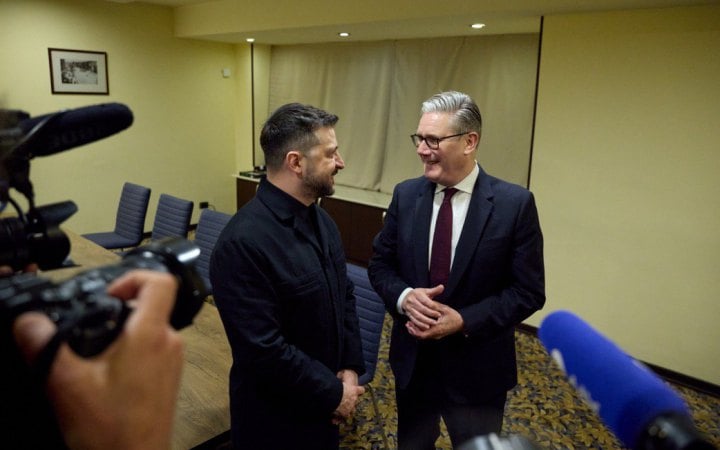 Зеленський на зустрічі зі Стармером: Україна готова до наступного раунду переговорів у тристоронньому форматі