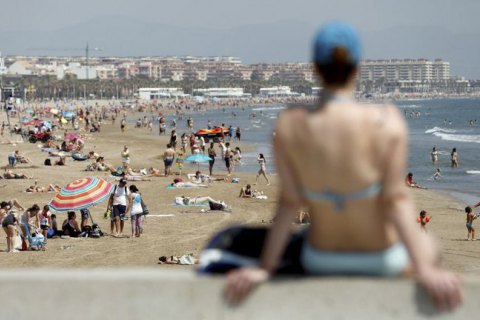 В Испании маски обязали носить даже на пляже