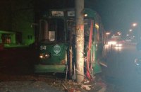 Пьяный одессит угнал троллейбус и врезался в столб 