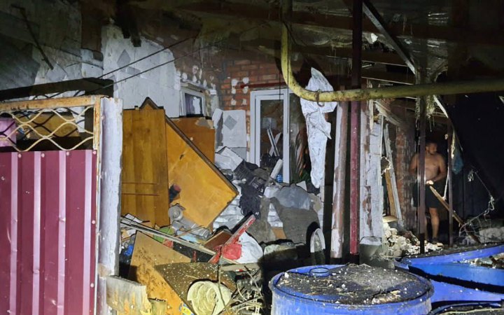 Росіяни обстріляли з артилерії Нікопольщину: постраждала родина з немовлям