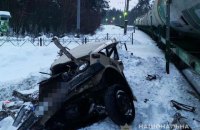 На околиці Києва "жигулі" попали під поїзд, загинув пасажир автомобіля