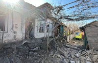 Росіяни знову обстрілювали Нікопольщину: пошкоджені адмінбудівля, багатоповерхівка і ЛЕП