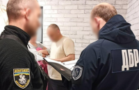 На Хмельниччині комунальники налагодили бізнес з нелегальної порубки дубів для подальшого збуту, – поліція