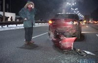 В Киеве во время оформления смертельной аварии столкнулись еще три авто