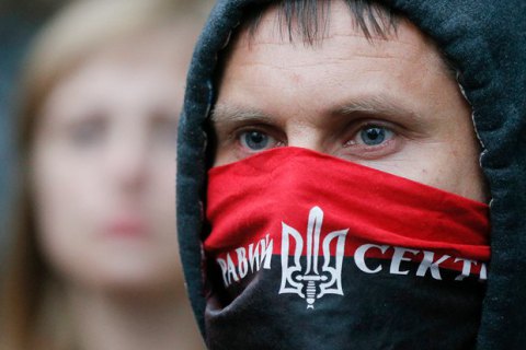 Неизвестные из "Правого сектора" прогнали херсонских журналистов с места блокады Крыма