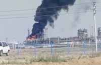 На Ростовщині після атаки дронів продовжує горіти Новошахтинський НПЗ