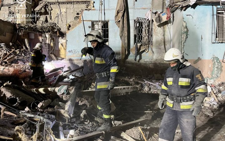 Кількість загиблих від ракетного удару росіян по будинку в Запоріжжі зросла до 10