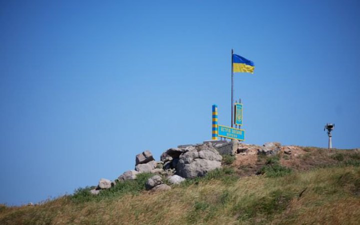 ДПСУ показала кадри встановлення прикордонного знаку на Зміїному 