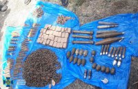 У Мар'їнці знайшли схрон бойовика "ДНР" із більш ніж 3 тис. набоїв та зброєю
