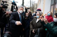 Петро Порошенко: «Може, й за ґратами, якщо відбуватиметься таке свавілля… Як казав класик: «Хай сильніше гримне буря»
