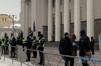 Біля Ради після вчорашніх сутичок встановили паркан, ФОПи знову прийшли на протест