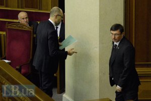 Путин может начать полномасштабную войну в апреле-мае, - Луценко
