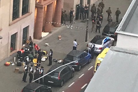 Выходец из Сомали напал с ножом на военный патруль в Брюсселе 