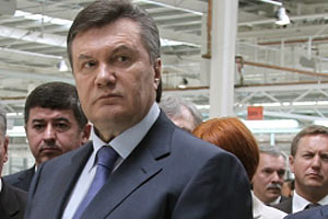 Янукович прибыл на место аварии