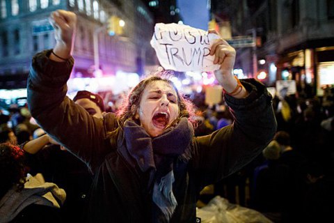 В США на акции против Трампа открыли стрельбу