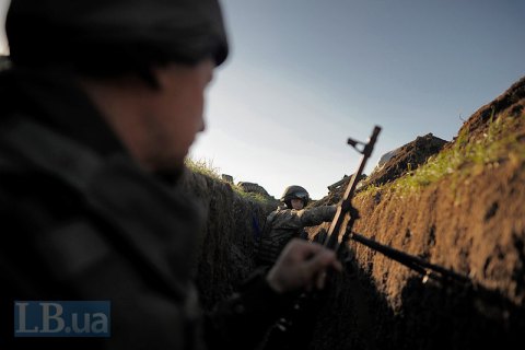 За сутки боевики 40 раз обстреляли силы АТО на Донбассе