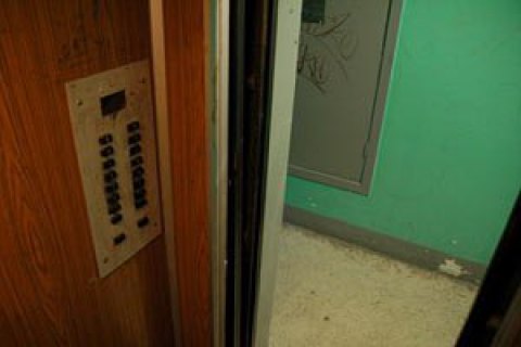 ​При падении лифта в новостройке в Москве погиб украинец