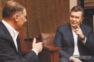 Янукович обвинил Левочкина в разгоне студентов на Майдане