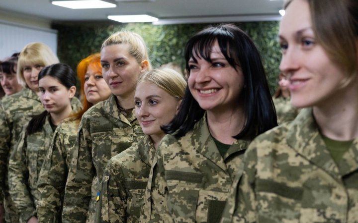 У ЗСУ вперше почали видавати жіночу військову форму