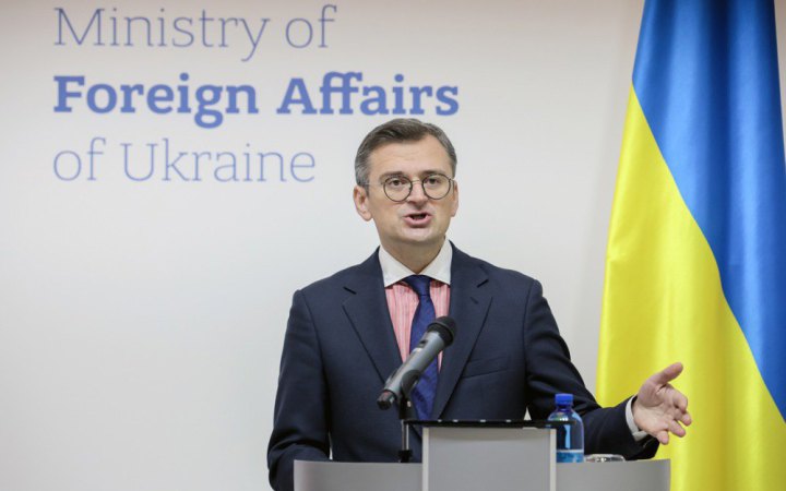 Кулеба: "Навіть якщо у нас закінчиться зброя, ми будемо боротися лопатами"