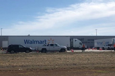 В Калифорнии произошла стрельба на складе Walmart, погибли двое человек