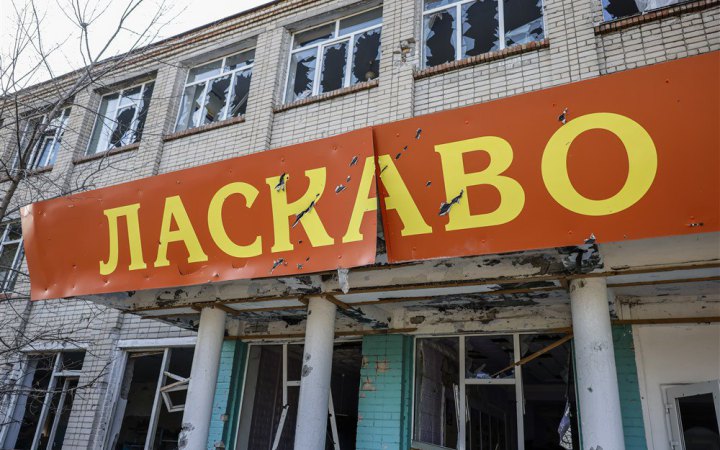 На окупованих територіях Запорізької області росіяни розміщають військову техніку у школах