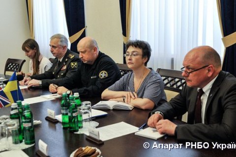 Великобритания обеспокоена усилением милитаризации России, - СНБО
