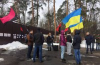 Біля будинку Авакова влаштували акцію через знесення наметів біля Ради