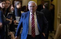 Американського сенатора Менендеса обвинуватили в отриманні подарунків від Катару
