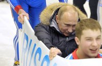 Путин прокатился по бобслейной трассе