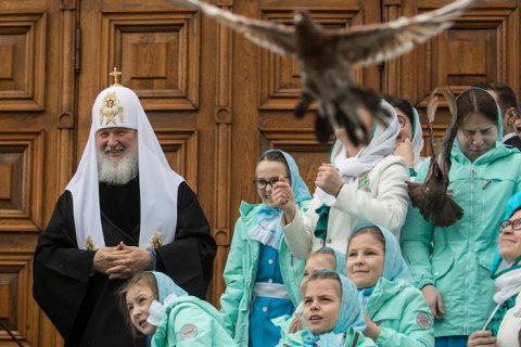 Кирилл предложил включить упоминание о Боге в Конституцию РФ