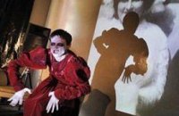 В Киеве прошел перфоманс, посвященный Вере Холодной