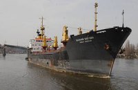 В Николаеве на реке затонул сухогруз - образовалось нефтяное пятно