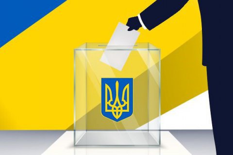 Наблюдатели фиксируют посторонних лиц на избирательных участках в Черновцах